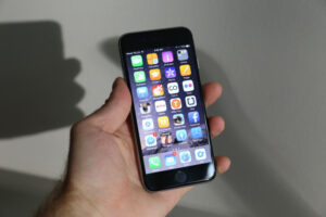iPhone 6 i perdorur apple id ne shitje