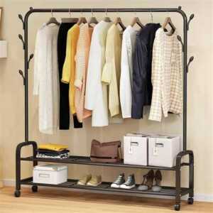 garderobe metalike per veshje ne dyqan taxi