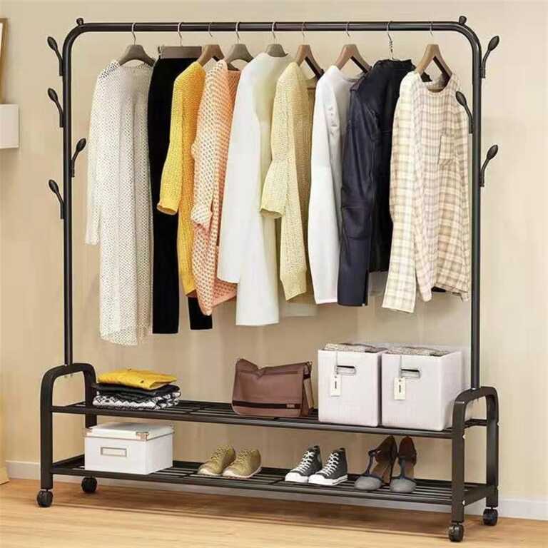 Garderobe metalike per veshje dhe kepuce